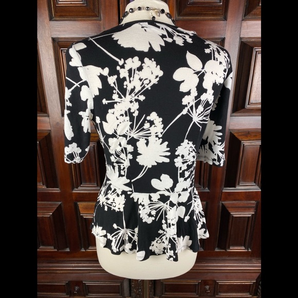APT 9 Black & White Floral Peplum waist Top - Picture 3 of 9